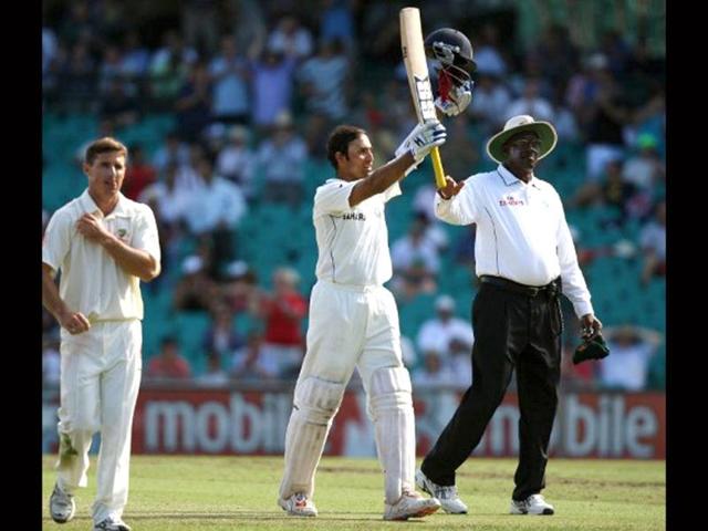 VVS Laxman raises his bat after reaching his century during day two of the second Test against Australia at the Sydney Cricket Ground (SCG), 03 January 2008. AFP photo/Greg Wood