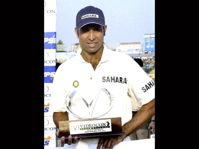 VVS Laxman holds his man of the series trophy during the award ceremony at the end of the match on the fifth day of the second Test match between India and New Zealand in Mohali, 20 October 2003. AFP photo/Raveendran