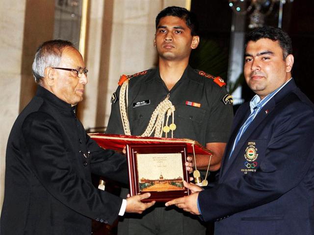 President Pranab Mukherjee felicitates Olympics bronze medallist shooter Gagan Narang during a function at Rashtrapati Bhavan in New Delhi.(PTI/Shahbaz Khan)