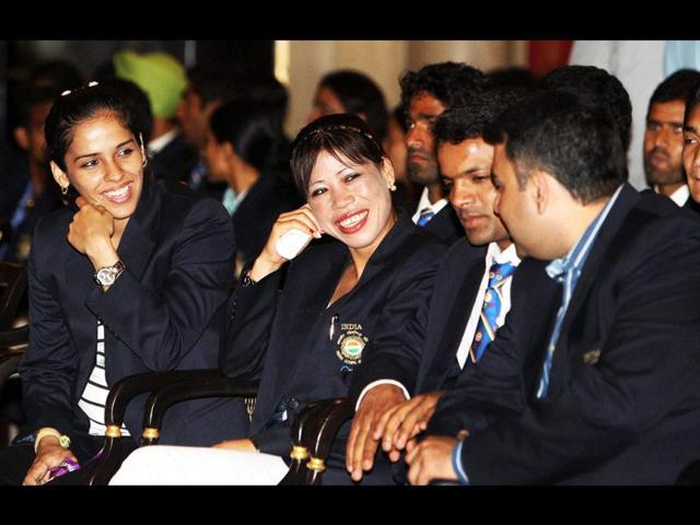 Olympics medal winners Saina Nehwal, MC Mary Kom, Vijay Kumar and Gagan Narang during a felicitation function at Rashtrapati Bhavan in New Delhi.(PTI/Shahbaz Khan)