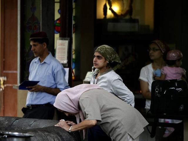 Devotes pray at Bhikha Behram Well, Churchgate during the Parsi New year in Mumbai. (HT Photo/Satish Bate) Devotes pray at Bhikha Behram Well, Churchgate during the Parsi New year in Mumbai. (HT Photo/Satish Bate)