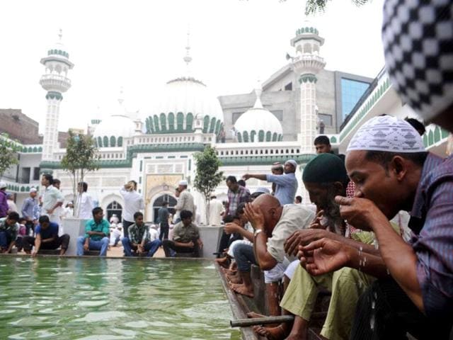 Muslims perform ablutions before Eid al-Fitr prayers at the Kharudin Mosque in Amritsar. AFP Photo/ Narinder Nanu