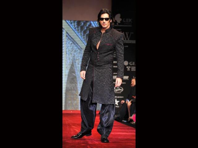 Zayed Khan walks in style for Gitanjali's BETI Foundation on the first day of India International Jewellery Week 2012. (Photo: AFP) Zayed Khan walks in style for Gitanjali's BETI Foundation on the first day of India International Jewellery Week 2012. (Photo: AFP)