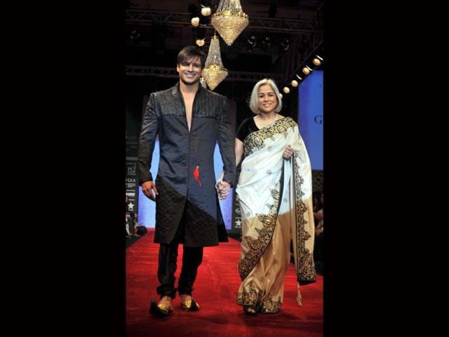 Vivek Oberoi walks the ramp with his mother for Gitanjali's BETI Foundation in designer Vikram Phadnis attire. (Photo: AFP) Vivek Oberoi walks the ramp with his mother for Gitanjali's BETI Foundation in designer Vikram Phadnis attire. (Photo: AFP)