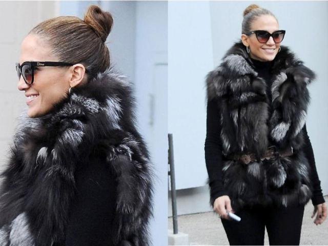 Singer and actress Jennifer Lopez looks super hot in those glasses. Singer and actress Jennifer Lopez looks super hot in those glasses.