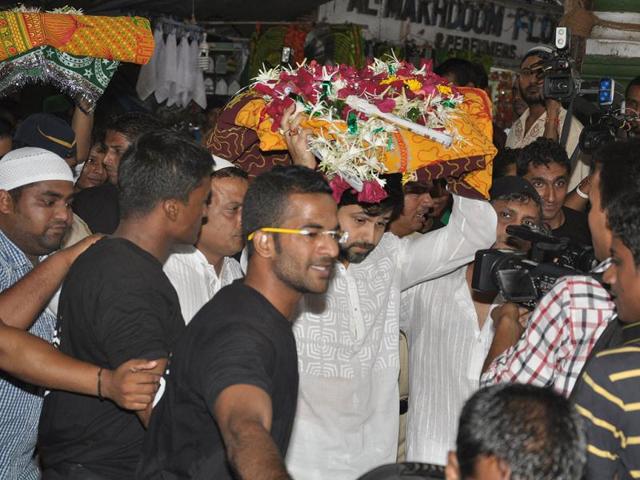 After a brief hiatus, Emraan Hashmi would be back to doing what he does best i.e. get intimate with his leading ladies on screen. Promos of Raaz 3 are out and there are enough indications of Emraan heating up the screen with both Bipasha Basu and Esha Gupta.