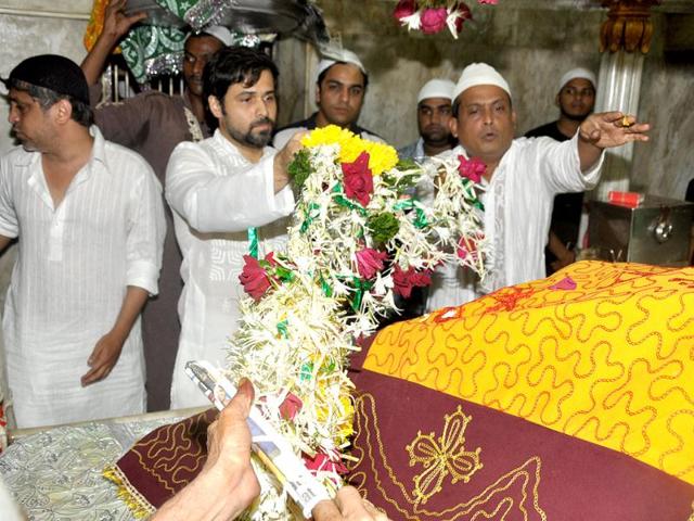 Bollywood actor Emraan Hashmi visits Mahim Dargah in Mumbai. Could this be for the success of his upcoming film raaz 3D?