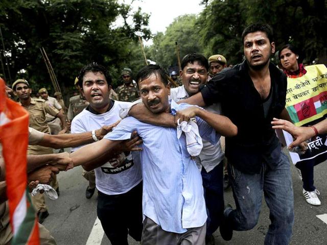 Anti-corruption-activist-Arvind-Kejriwal-and-his-supporters-during-clashes-at-a-protest-near-the-Prime-Minister-s-official-residence-in-New-Delhi-PTI-Photo