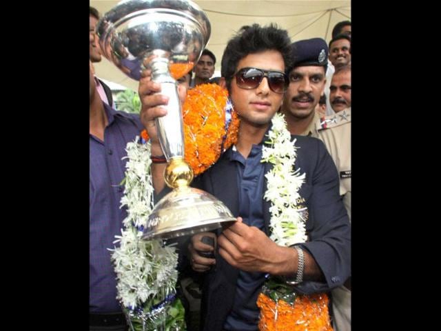Under-19-Team-India-captain-Unmukt-Chand-being-welcomed-on-his-arrival-at-the-airport-in-Mumbai-PTI-Photo-Mitesh-Bhuvad Under-19-Team-India-captain-Unmukt-Chand-being-welcomed-on-his-arrival-at-the-airport-in-Mumbai-PTI-Photo-Mitesh-Bhuvad