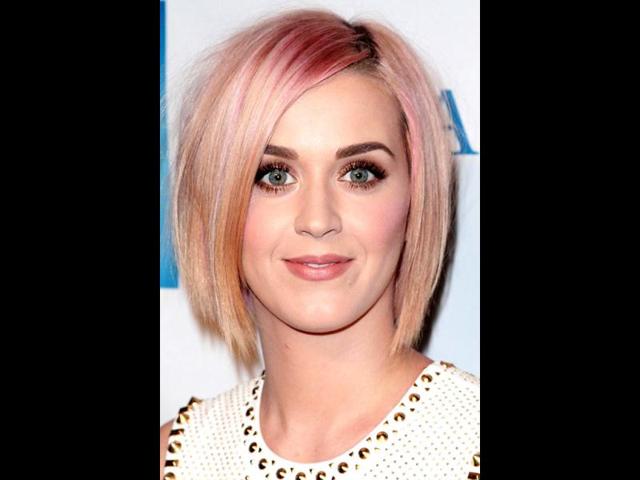 In December 2011, Katy sported blonde look with pink highlights.
