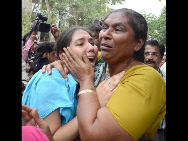 Relatives of those convicted in the Naroda-Patiya riots case are seen crying in Ahmedabad. HT/Mayur Bhatt