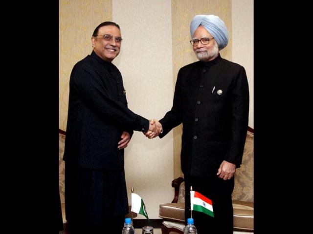 Prime Minister Manmohan Singh shakes hands with Pakistani President Asif Ali Zardari during a meeting in Tehran, Iran. PTI/Atul Yadav