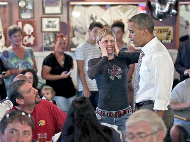 A local patron reacts to seeing US President Barack Obama during his unannounced visit at Bob Roe's Point After Pizza in Sioux City, Iowa. AP Photo/Pablo Martinez Monsivais