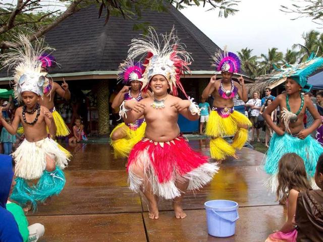 Children perform traditional dances during a visit by US Secretary of State Hillary Clinton at the Avarua markets in Rarotonga, Cook Islands. Clinton said that the South Pacific was big enough for both the United States and China but urged the Asian power to distribute its growing aid fairly. AFP PHOTO / Marty Melville