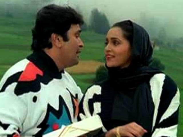 Henna starred Rishi Kapoor, Ashwini Bhave, Zeba Bakhtiyar (of Pakistan). It was shot in Kashmir.