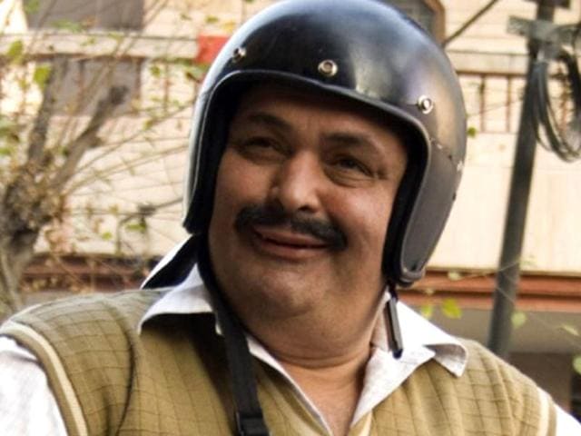 Do Dooni Chaar stars Rishi Kapoor and Neetu Singh and is about a middle-class school teacher (Rishi) who tries to keep his wife and children happy in inflationary times and dreams of buying a car.