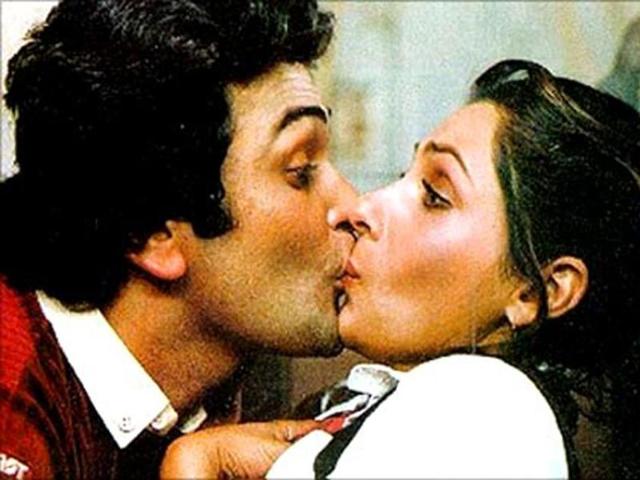 Bobby (1973): Bobby was perhaps the first Bollywood film that depicted teenage romance. The film revolves around the love story of two Bombay teenagers of different classes – Raj Nath (Rishi Kapoor), son of a rich businessman and Bobby Braganza (Dimple Kapadia), daughter of a poor Anglo-Indian Christian fisherman.