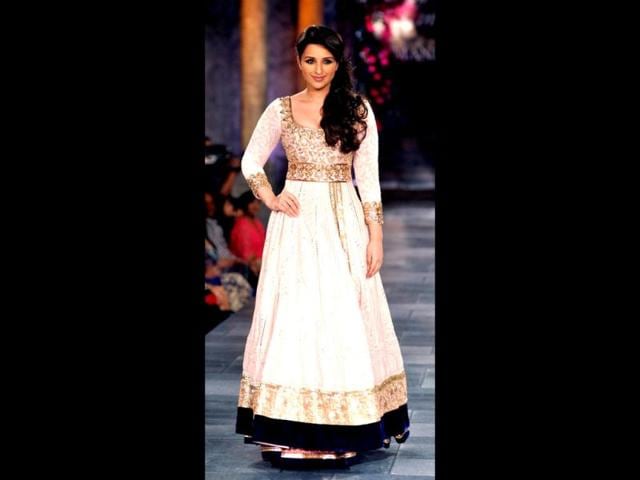 Parineeti-Chopra-walks-the-ramp-in-a-white-anarkali-Photo-AFP