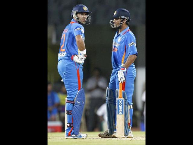 MS Dhoni and Yuviraj Singh chat between two overs during 2nd T20 match played between India and New Zealand at MA Chidambaram Stadium in Chennai. HT Photo/Satish Bate