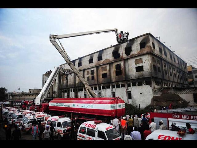Pakistani firefighters and medical personnel take part in the rescue operation in the garment factory in Karachi. (AFP/Asif Hassan)