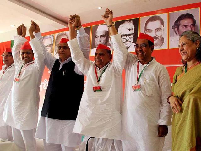 Samajwadi Party leader Mulayam Singh Yadav with other leaders including Jaya Bachchan at the executive committee meeting of the party in Kolkata. UNI