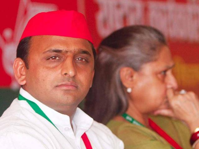 UP chief minister Akhilesh Yadav and Jaya Bachchan during Samajwadi Party's National Conference in Kolkata. HT/Subhankar Chakraborty