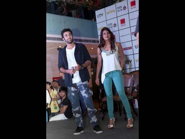 Ranbir-Priyanka caught candid during the Barfi! promotions in Delhi.