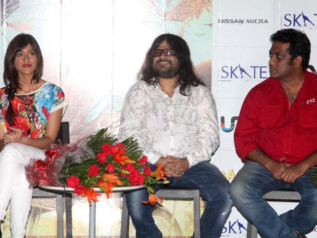 (L-R) Ileana D'Cruz, music director Pritam and Barfi! director Anurag Basu at the film's promotions.