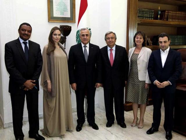 (From left to right): Lebanon's President Michel Suleiman, Angelina Jolie, U.N. High Commissioner for Refugees (UNHCR) Antonio Guterres at the presidential palace in Baabda, near Beirut. (Reuters Photo) (From left to right): Lebanon's President Michel Suleiman, Angelina Jolie, U.N. High Commissioner for Refugees (UNHCR) Antonio Guterres at the presidential palace in Baabda, near Beirut. (Reuters Photo)