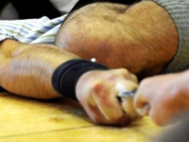 Finger wrestlers compete in the German Finger Wrestling Championship in Warngau, southern Germany. More than 150 men taking part in the traditional Bavarian event try to pull their opponent over the table by using their fingers and a rubber strap only. (AFP photo/ Frank Leonhardt) 