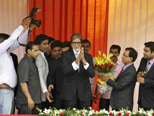 Big B greets the fans.