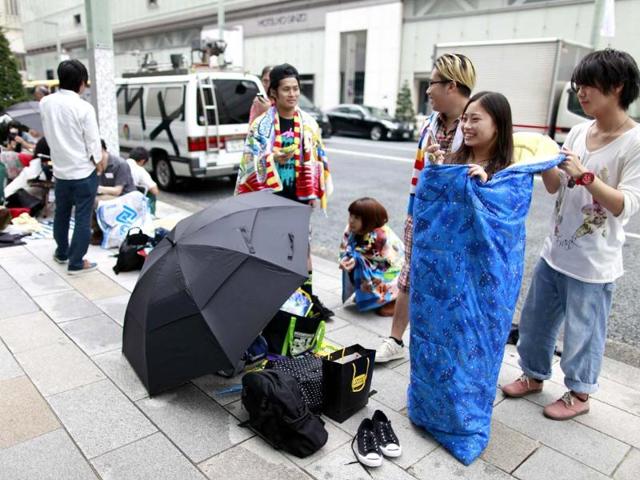 A-woman-wearing-a-sleeping-bag-waits-outside-an-Apple-Store-as-she-waits-to-purchase-Apple-Inc-s-iPhone-5-in-Tokyo-Reuters-Yuriko-Nakao A-woman-wearing-a-sleeping-bag-waits-outside-an-Apple-Store-as-she-waits-to-purchase-Apple-Inc-s-iPhone-5-in-Tokyo-Reuters-Yuriko-Nakao
