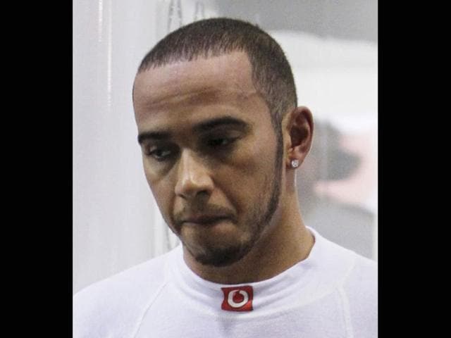 Lewis-Hamilton-leaves-the-pit-building-for-the-paddock-after-retiring-from-the-Singapore-F1-Grand-Prix-at-the-Marina-Bay-street-circuit-in-Singapore-with-a-gearbox-failure-Reuters-Photo Lewis-Hamilton-leaves-the-pit-building-for-the-paddock-after-retiring-from-the-Singapore-F1-Grand-Prix-at-the-Marina-Bay-street-circuit-in-Singapore-with-a-gearbox-failure-Reuters-Photo