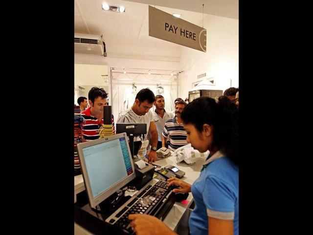 MS Dhoni and other the team players were spotted at ODEL shopping mall in Colombo, Sri Lanka. Team India will play their next ICC T20 World Cup cricket match on Friday. Ajay Aggarwal/Hindustan Times