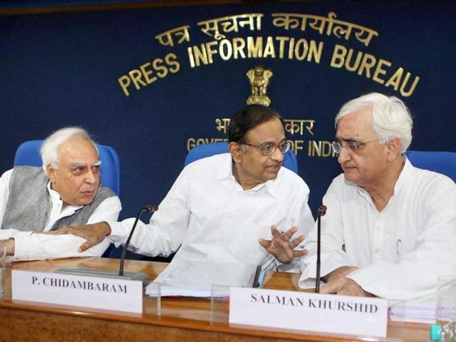 Union Ministers P Chidambaram, Kapil Sibal and Salman Khurshid addressing a press conference in New Delhi. PTI Photo by Vijay Kumar Joshi