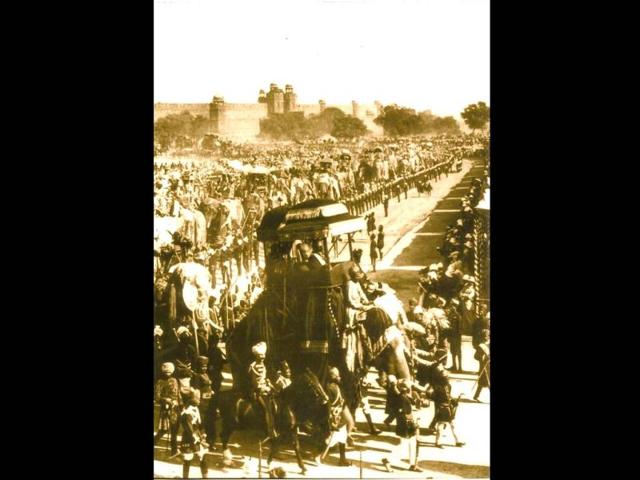 The VI Nizam leading the procession of Indian Rulers at Delhi Durbar.