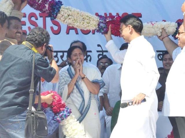 Trinamool Congress leader and West Bengal chief minister Mamata Banerjee being welcomed by supporters at a rally to protest FDI in retail sector and diesel price hike, in New Delhi. (UNI photo)