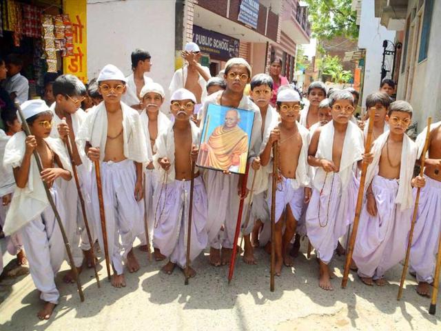 School students, dressed up as Mahatma Gandhi, take part in a march to mark 143rd birth anniversary of the father of the nation in Moradabad. PTI