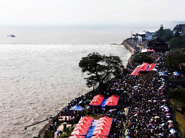 A tidal wave coming in at the mouth of the Qiantang river in Haining, in eastern China's Zhejiang province, at the start of the annual International Qiantang River Tidal Bore Watching Festival. Thousands of visitors gather daily to watch the wave which can reach up to 8.93 meters high. AFP