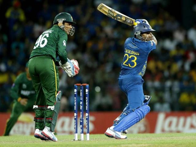 Sri Lanka's Tillakaratne Dilshan, right, plays a shot as Pakistan's wicketkeeper Kamran Akmal watches during their ICC Twenty20 Cricket World Cup semifinal match in Colombo. AP Photo/Eranga Jayawardena