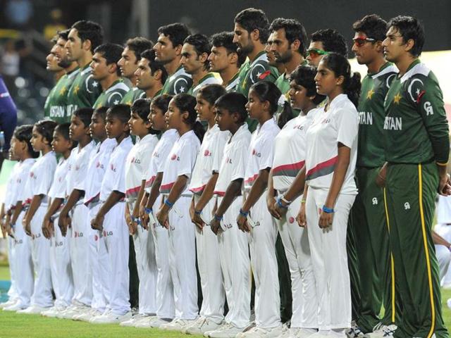 Pakistan cricketers observe their national anthem before the start during the ICC Twenty20 Cricket World Cup's semi-final match between Sri Lanka and Pakistan at the R Premadasa International Cricket Stadium in Colombo. AFP Photo/ Lakruwan Wanniarachchi