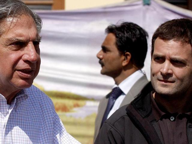 Industrialist Ratan Tata speaks to the media with AICC general secretary Rahul Gandhi, after interaction with students at Kashmir University, in Srinagar. HT photo/Waseem Andrabi