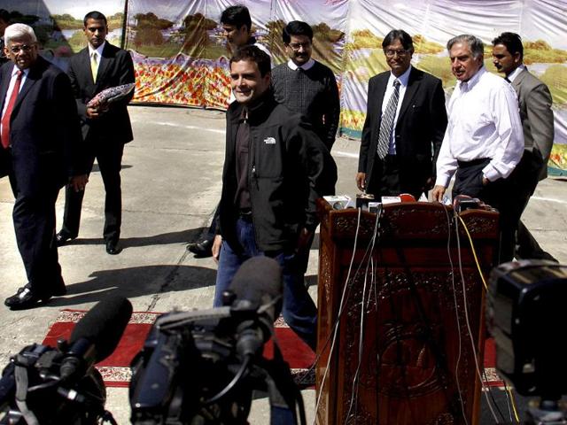 AICC general secretary Rahul Gandhi accompanied by India's top industralists Ratan Tata, Kumar Mangalam Birla and Deepak Parekh after interaction with students at Kashmir University in Srinagar. HT photo/Waseem Andrabi