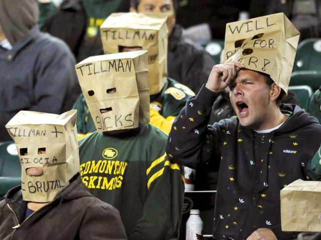Edmonton Eskimo fans express their feelings during their CFL football game against the Hamilton Tiger-Cats in Edmonton. (Reuters/Dan Riedlhuber)