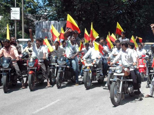 Members of Late G Narayan Kumar-Kannada Chaluvalli Kendra Samithi-youth wing taking out a protest motor bike rally on cauvery water issue in Bangaluru. UNI