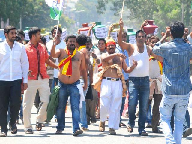 Congress Youth Morcha taking out a protest rally on the Cauvery water issue at Town Hall in Bangalore. UNI