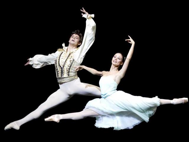 Liudmila Konovalova and Vladimir Shishov perform during the dress rehearsal of the ballet "Nutcracker" at the Wiener Staatsoper state opera in Vienna. (AFP Photo/Dieter Nagl)