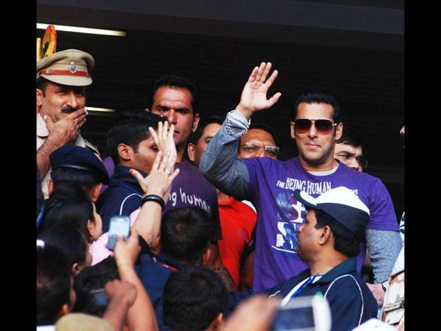 Bollywood star Salman Khan participates in Half Marthon organised by ITBP Run for the Nation. (UNI)