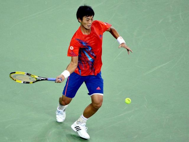 Lu Yen-Hsun of Taiwan returns to Roger Federer of Switzerland during their second round match at the Shanghai Masters tennis tournament in Shanghai. AFP/Mark Ralston
