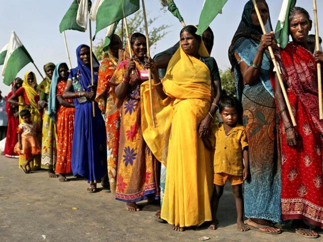 Landless farmers prepare for the day's march during the "Jan Satyagraha," near Agra. Thousands of poor farmers have ended their march to New Delhi after the government agreed to formulate a new reform policy, providing land rights to them and fast tracking settlement of their land disputes. AP/Kevin Frayer